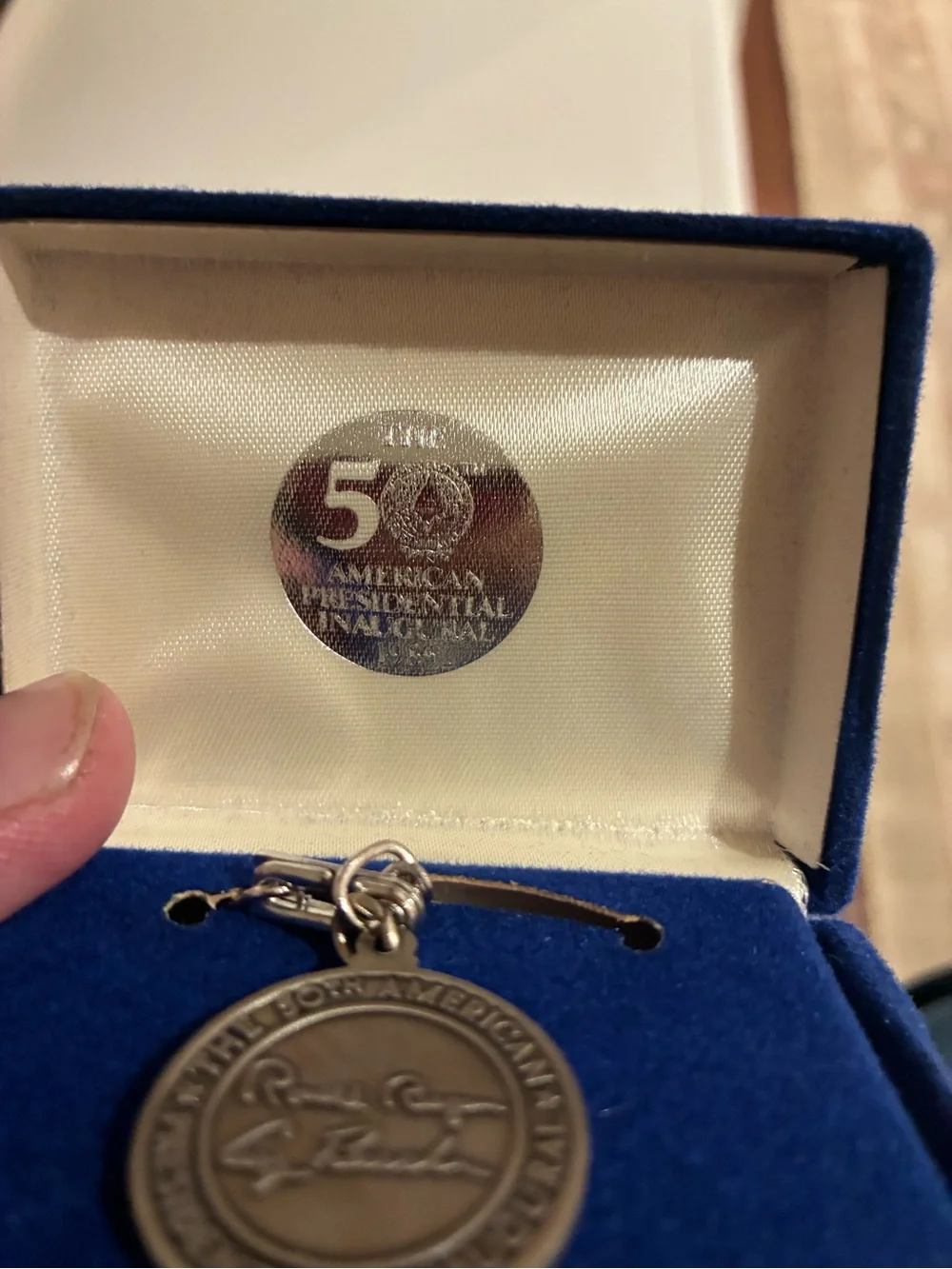 New Presidential Inauguration Medallion Keychain - Reagan / Bush